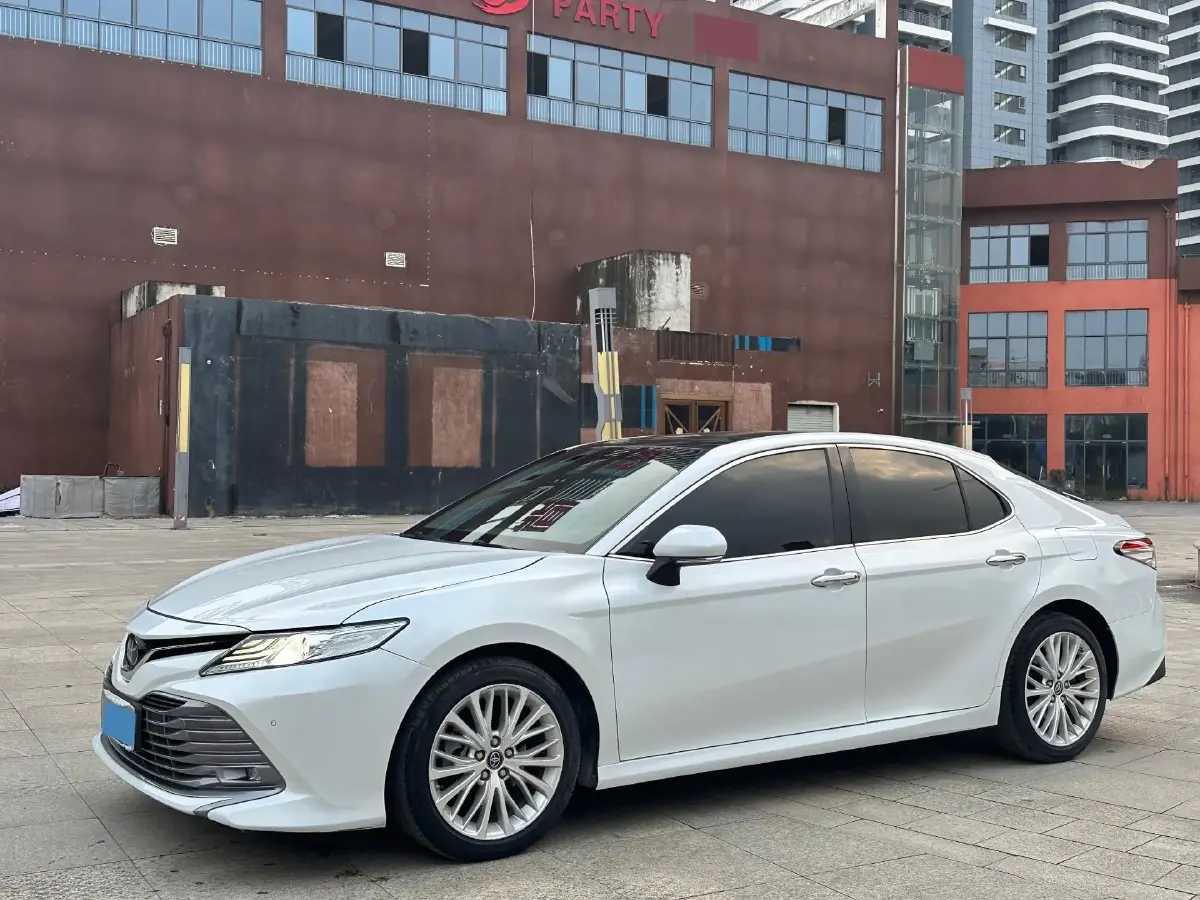 2019 Toyota Camry 2.5L 209HP L4 8AT