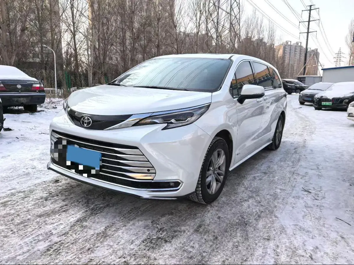 2024 Toyota Sienna 2.5L 189HP L4 E-CVT Hybrid