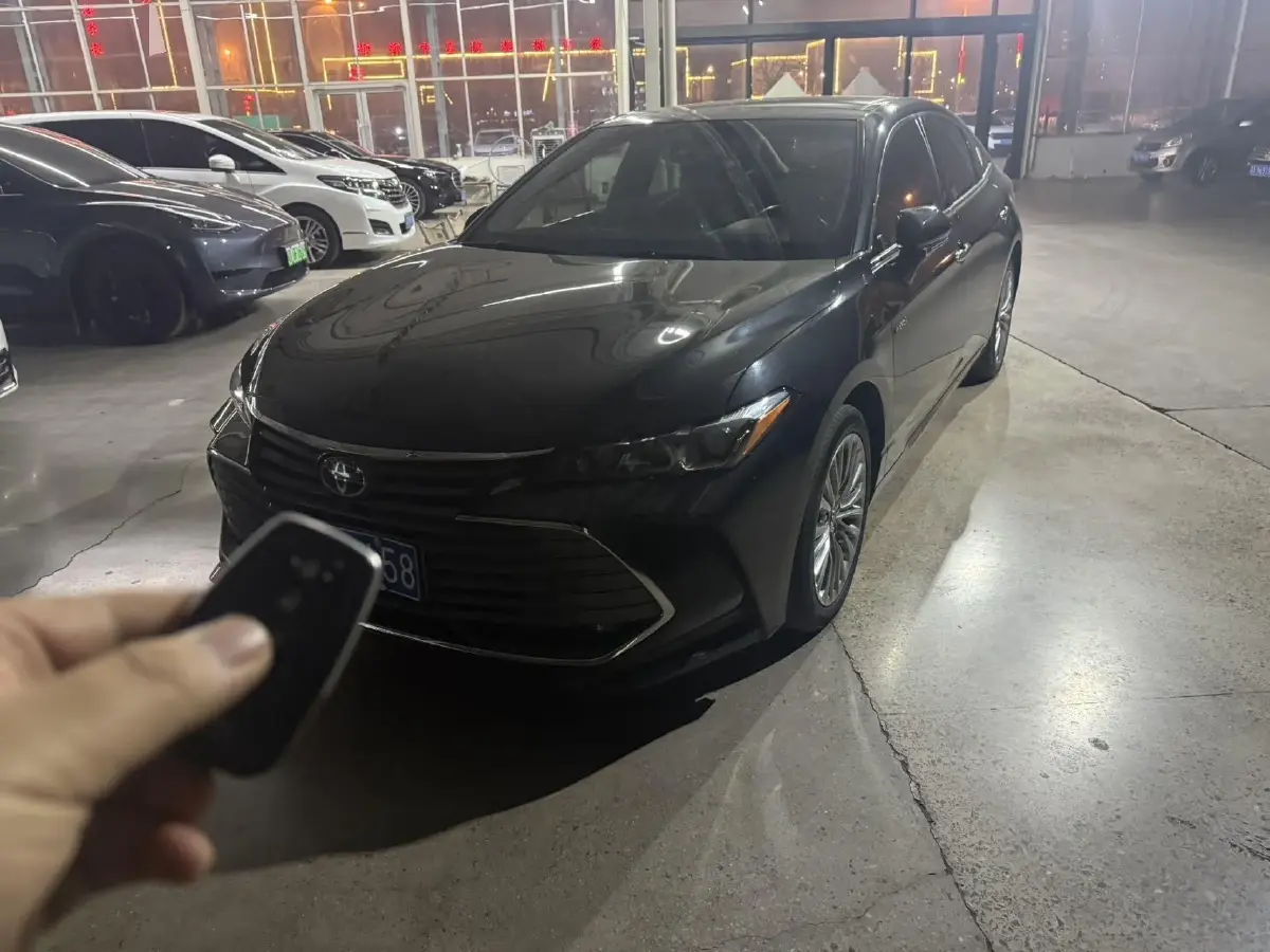 2019 Toyota Avalon 2.5L 178HP L4 E-CVT Hybrid