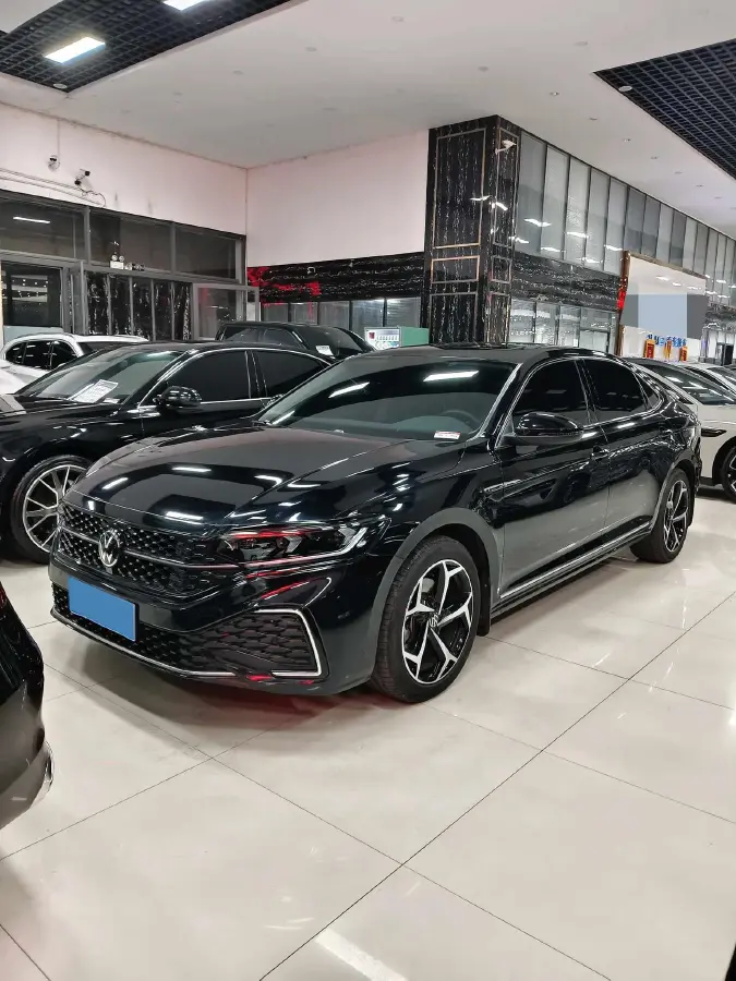 2024 Volkswagen Passat 2.0T 220HP L4 7DCT