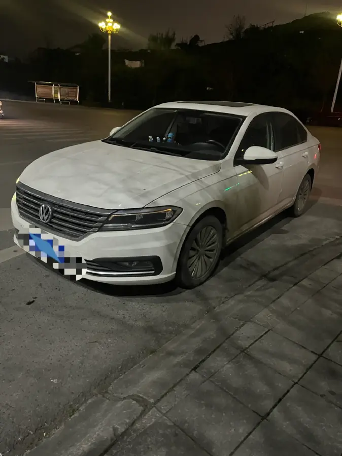 2019 Volkswagen Sagitar 1.2T 116HP L4 7DCT