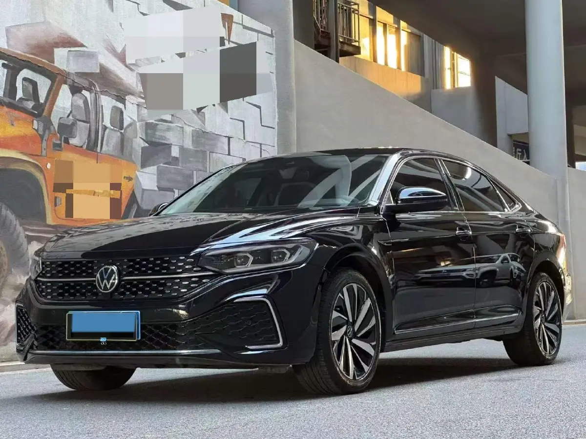 2025 Volkswagen Passat 2.0T 220HP L4 7DCT