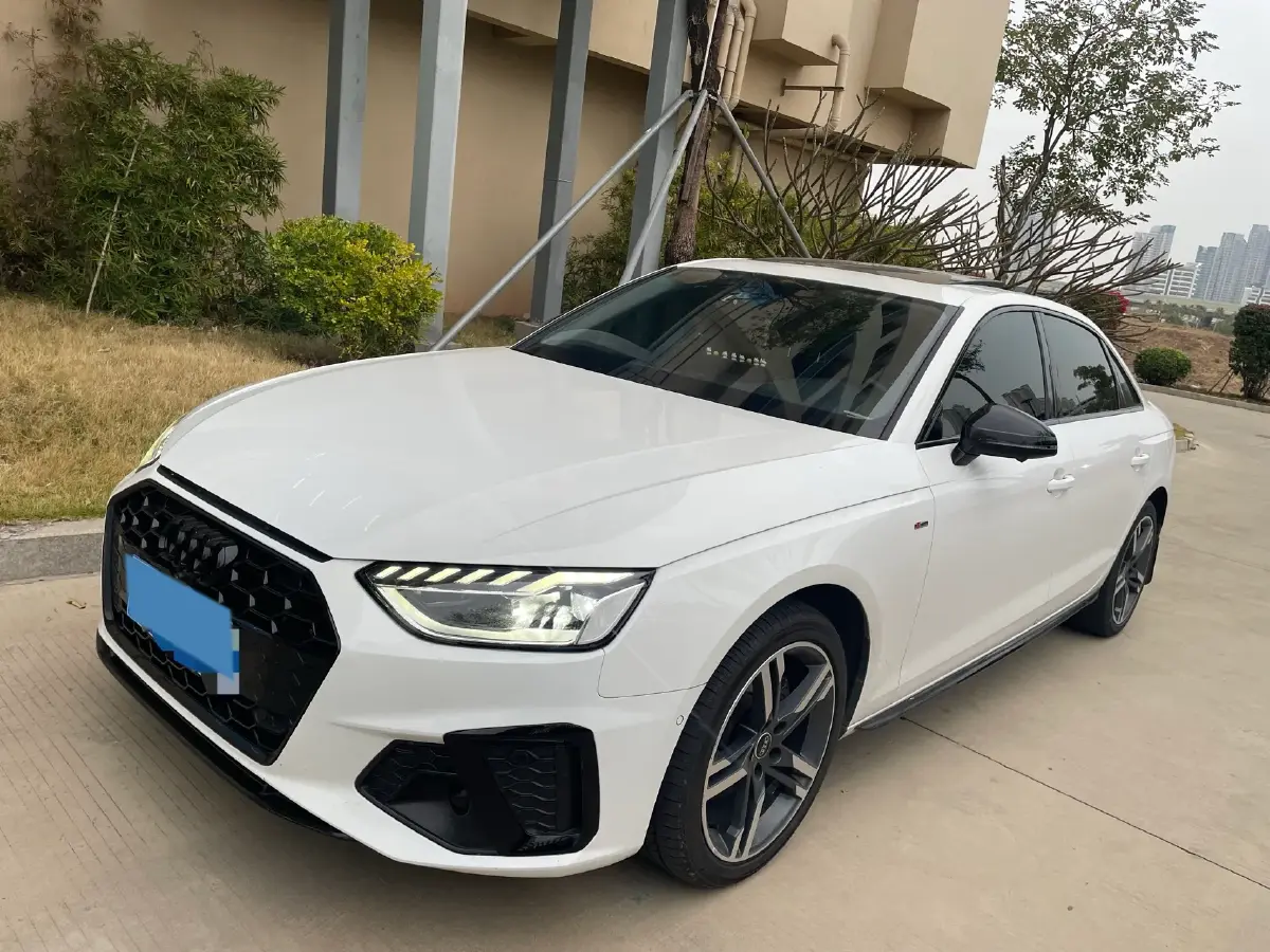 2022 Audi A4L 2.0T 190HP L4 7DCT