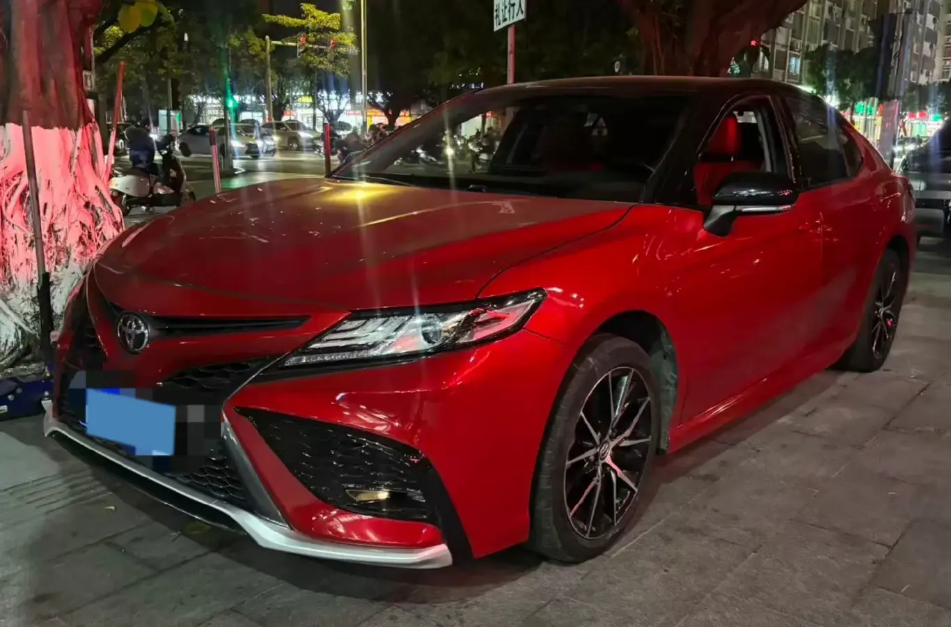 2021 Toyota Camry 2.5L 209HP L4 8AT