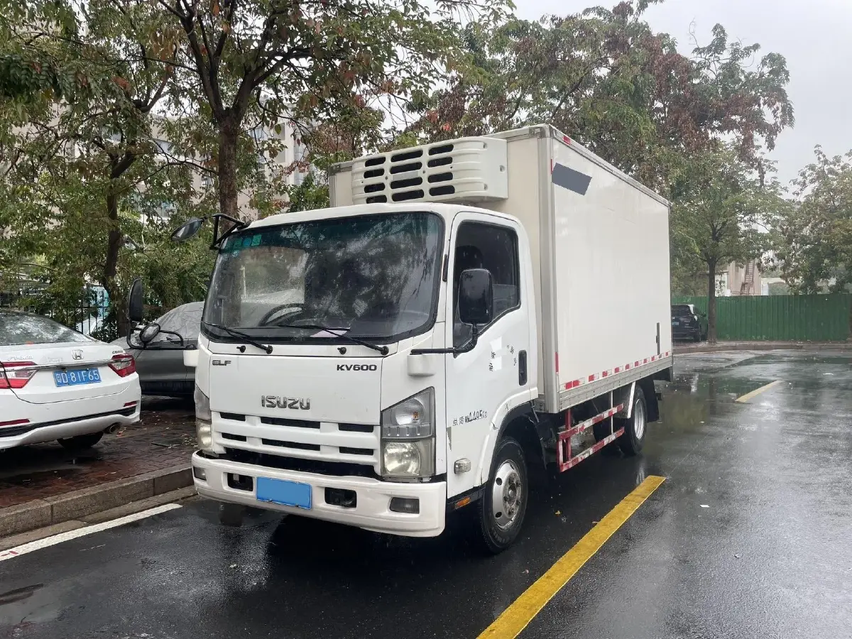 2025 Isuzu Light Truck 6MT