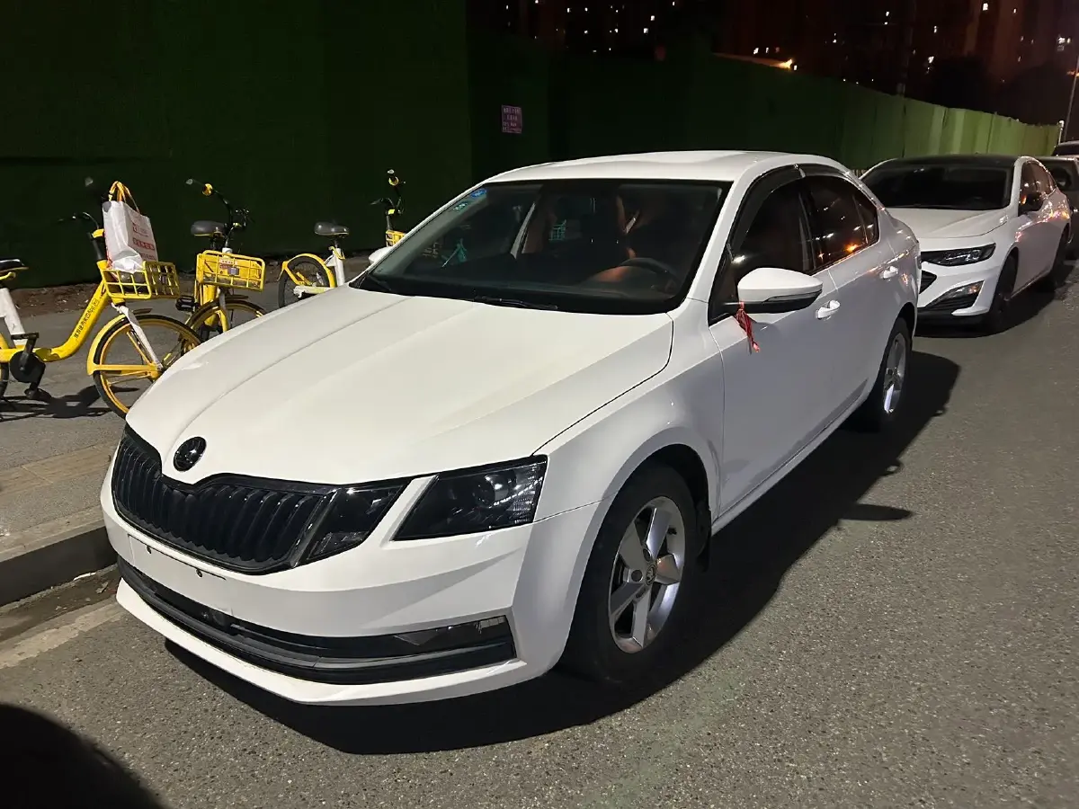 2018 Skoda Octavia 1.6L 110HP L4 5MT