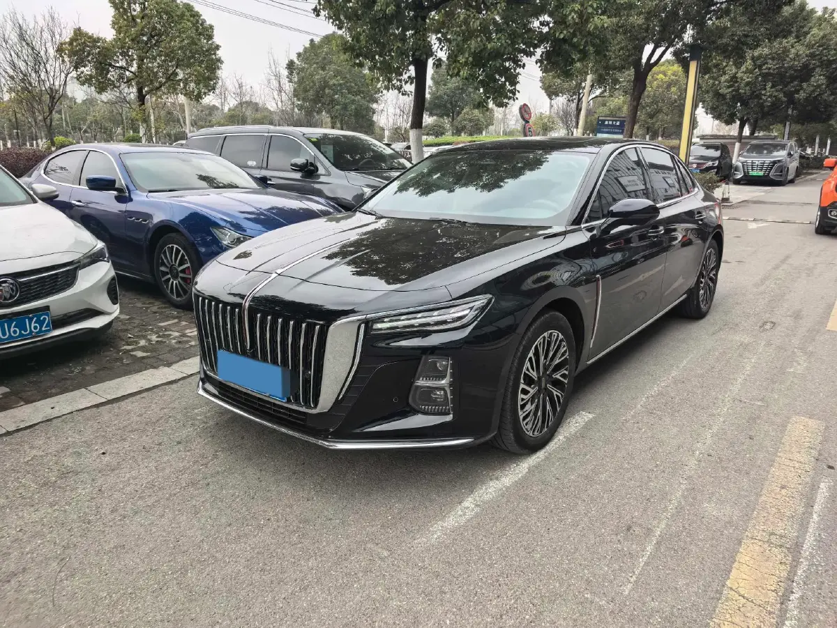 2024 HongQi H5 2.0T 224HP L4 8AT