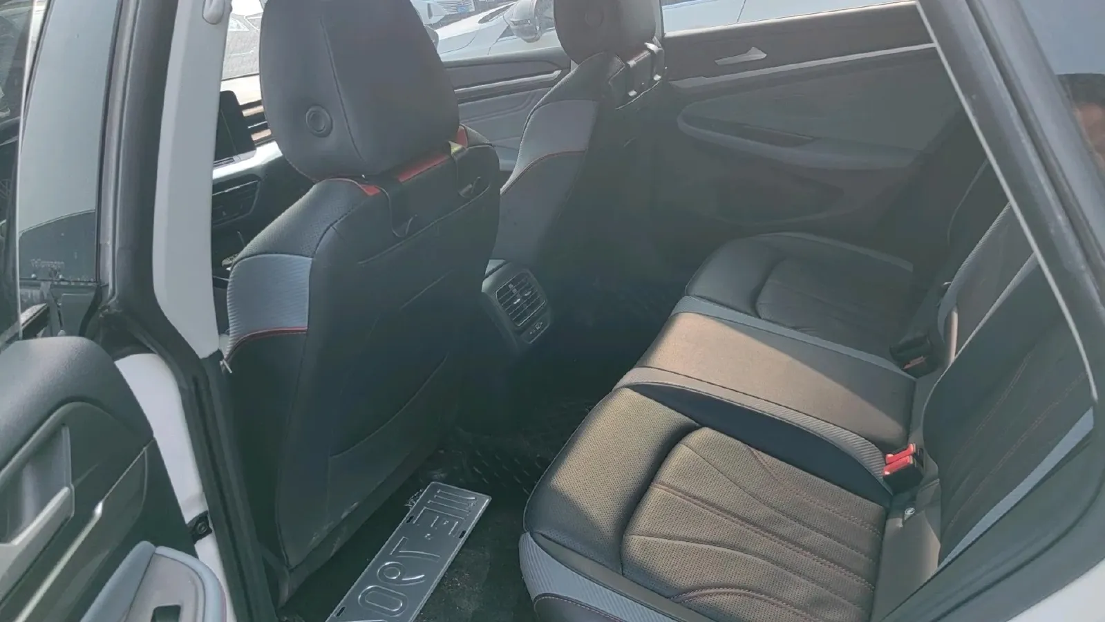 2022 Jetour DASHING i-DM 1.5T 156HP L4 3DHT PHEV 19.27KWH,autocango,china used car exporter,china ev exporter,chinese used car exporter,chinese used ev exporter