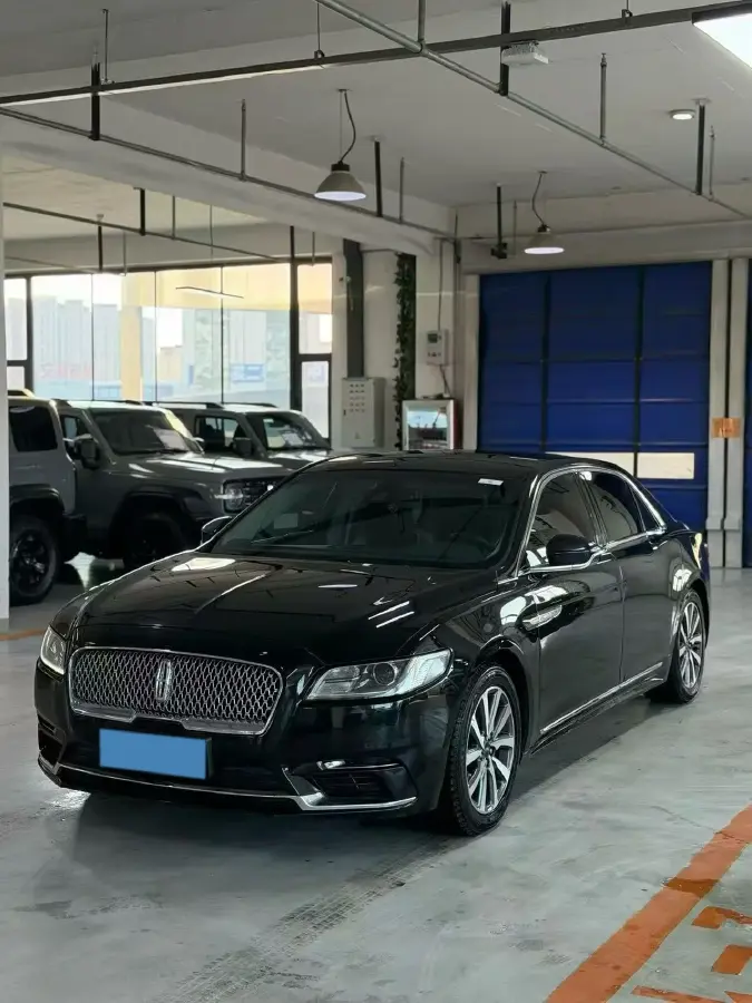 2017 Lincoln Continental 2.0T 261HP L4 6AT