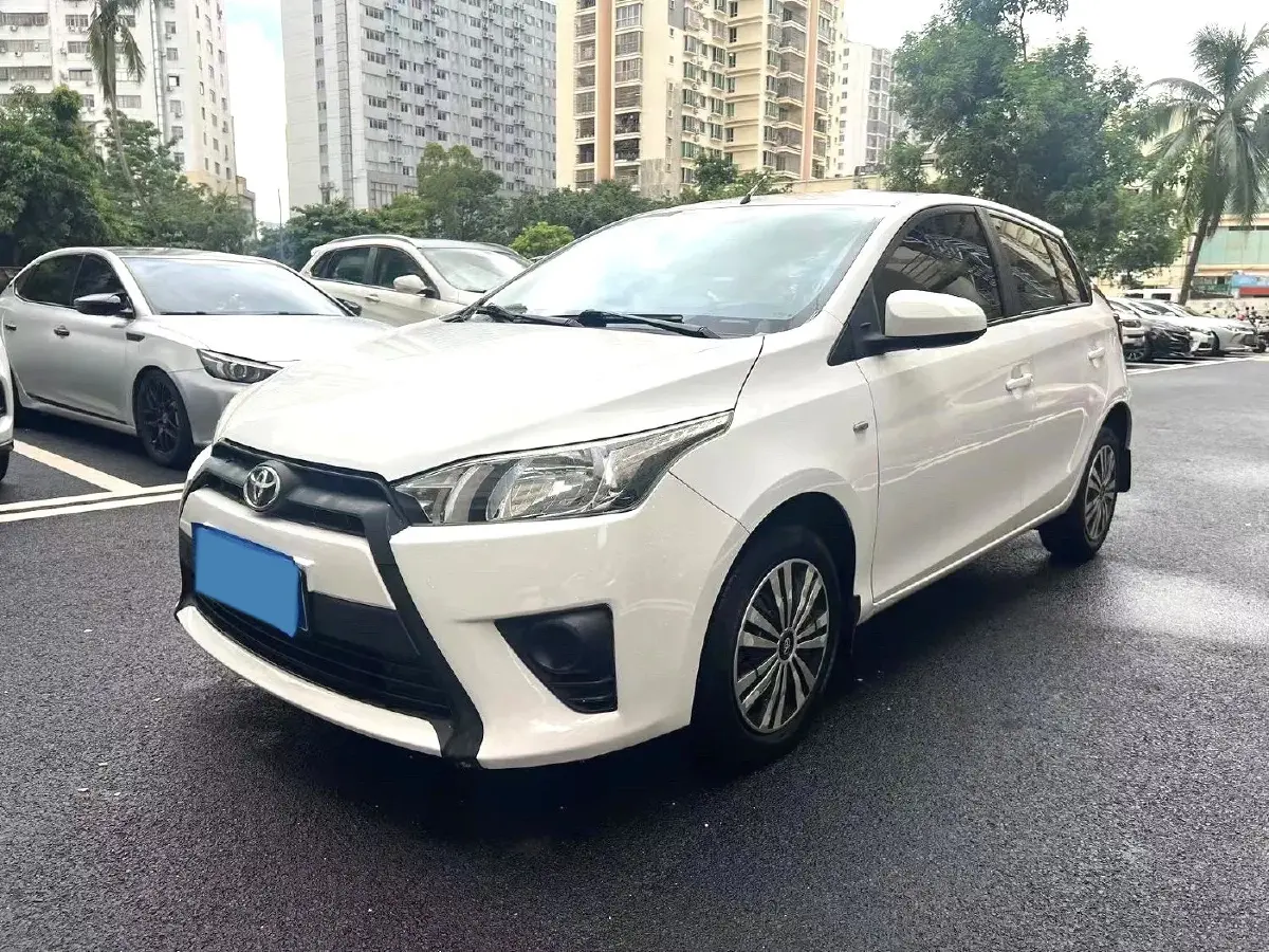 2014 Toyota Yaris L 1.3L 99HP L4 4AT