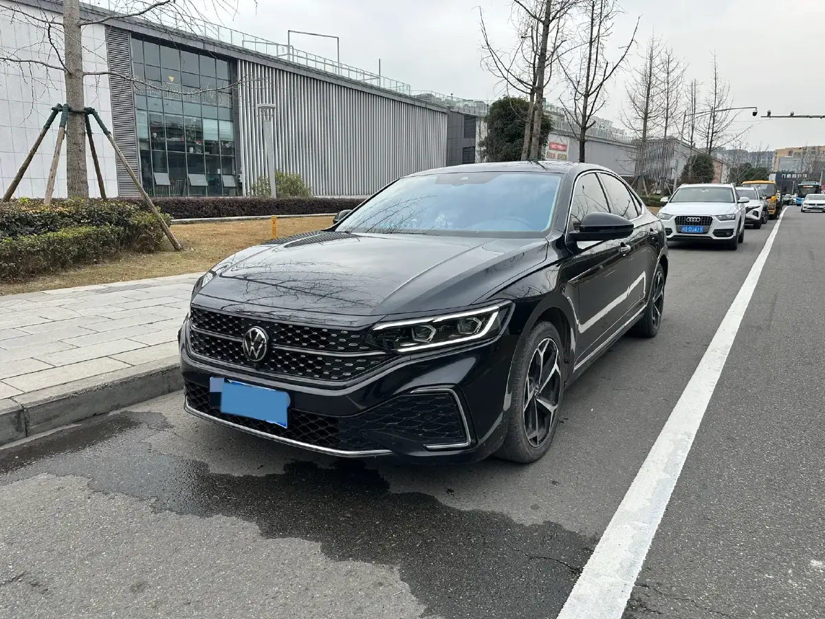 2023 Volkswagen Passat 2.0T 186HP L4 7DCT