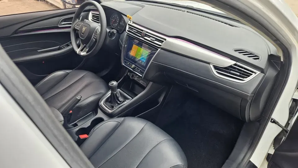 2020 Roewe i5 1.5L 120HP L4 5MT,autocango,china used car exporter,china ev exporter,chinese used car exporter,chinese used ev exporter