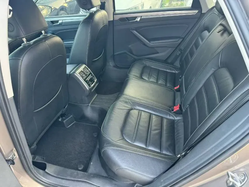 2017 Volkswagen Passat 1.8T 180HP L4 7DCT,autocango,china used car exporter,china ev exporter,chinese used car exporter,chinese used ev exporter