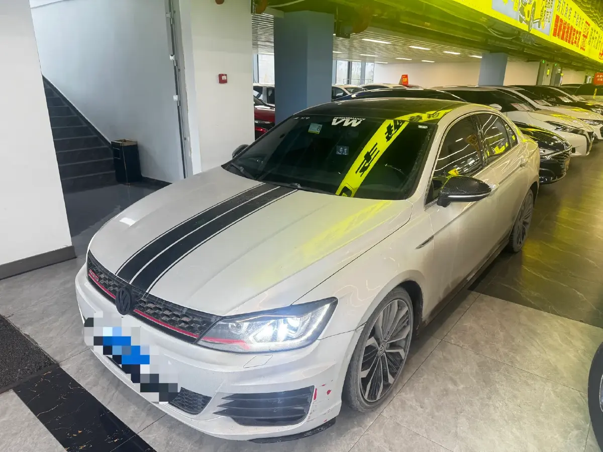 2017 Volkswagen Lamando 2.0T 220HP L4 7DCT