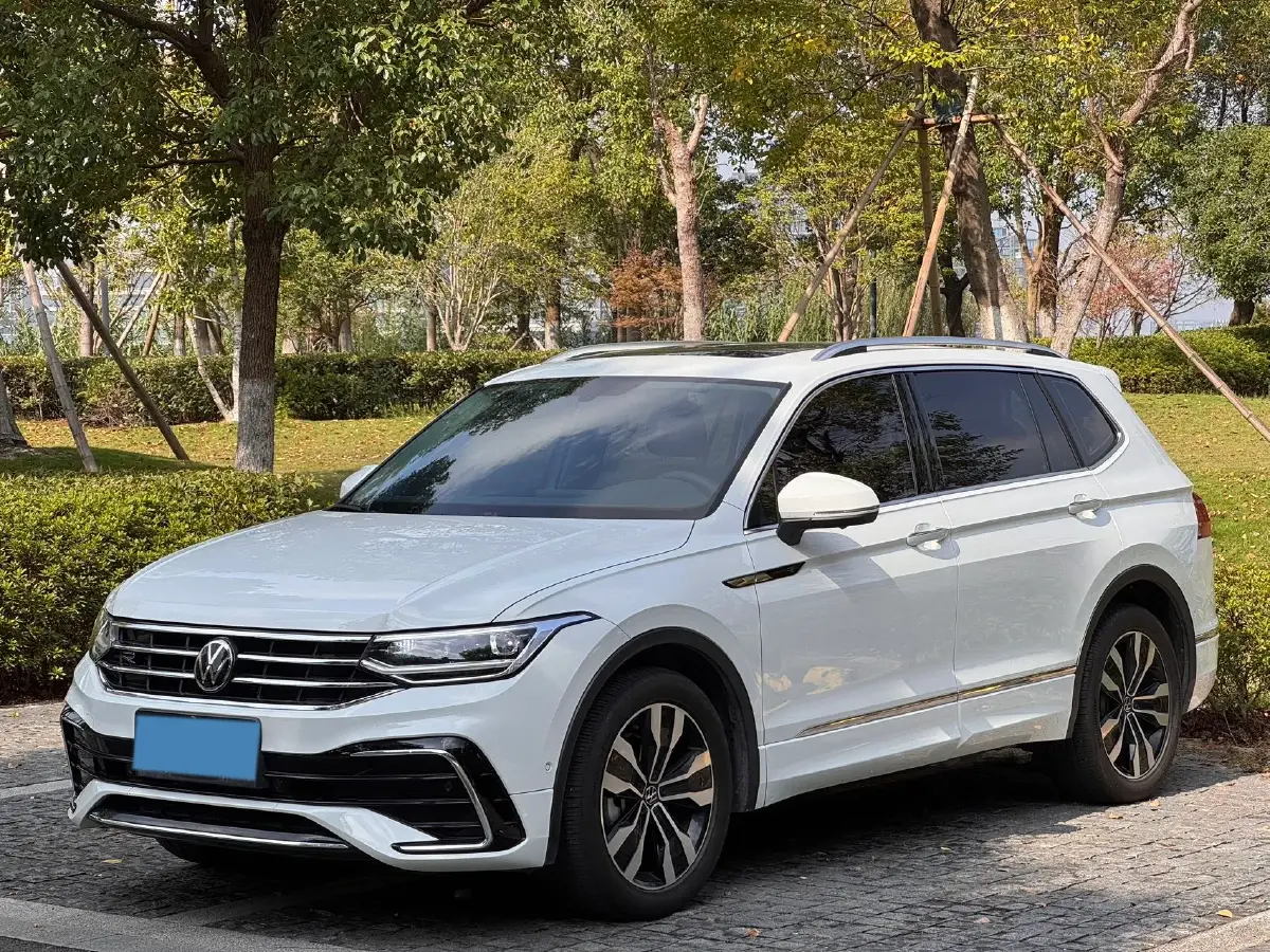2024 Volkswagen Tiguan L 2.0T 186HP L4 7DCT