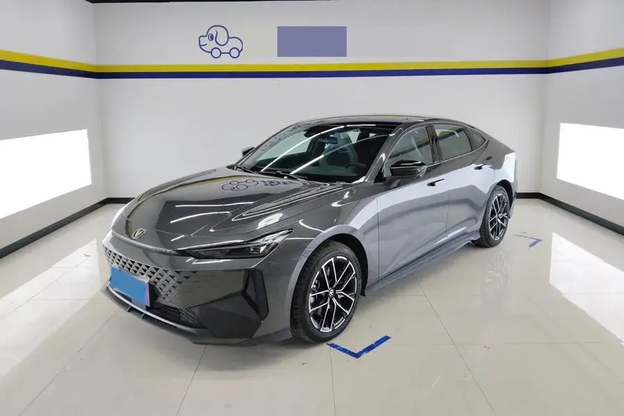 2024 ChangAn UNI-V iDD 1.5L 110HP L4 E-CVT PHEV 18.99KWH