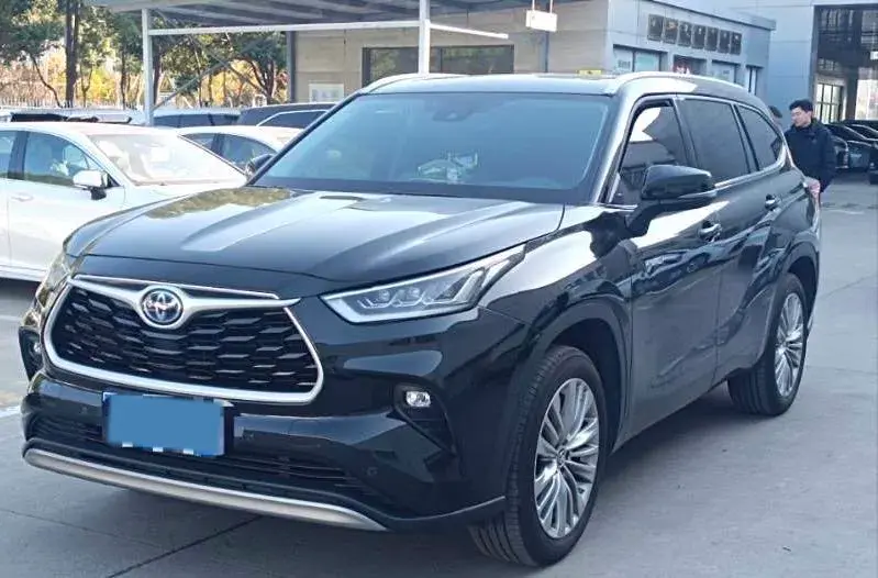 2023 Toyota Highlander 2.5L 189HP L4 E-CVT Hybrid