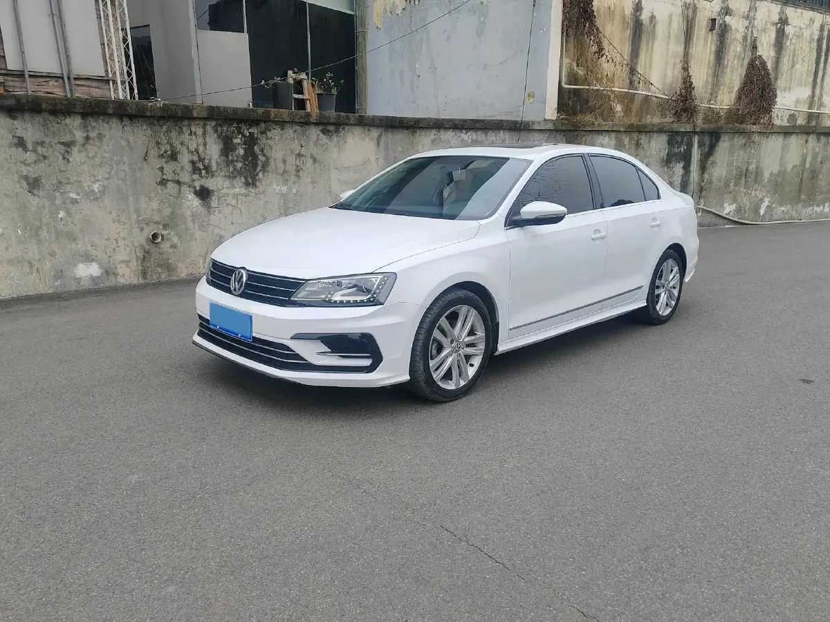 2018 Volkswagen Sagitar 1.4T 150HP L4 7DCT