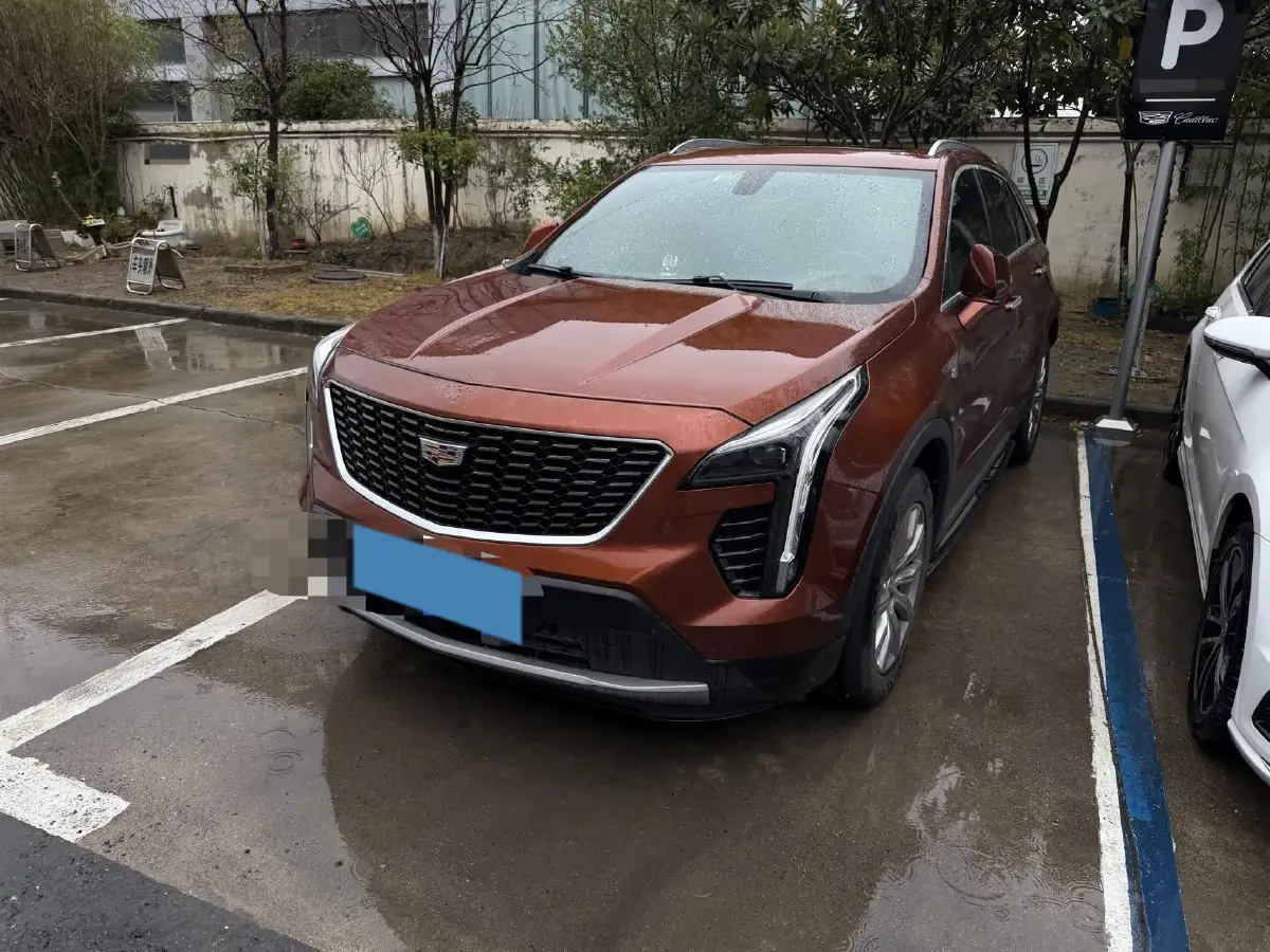 2018 Cadillac XT4 2.0T 241HP L4 9AT