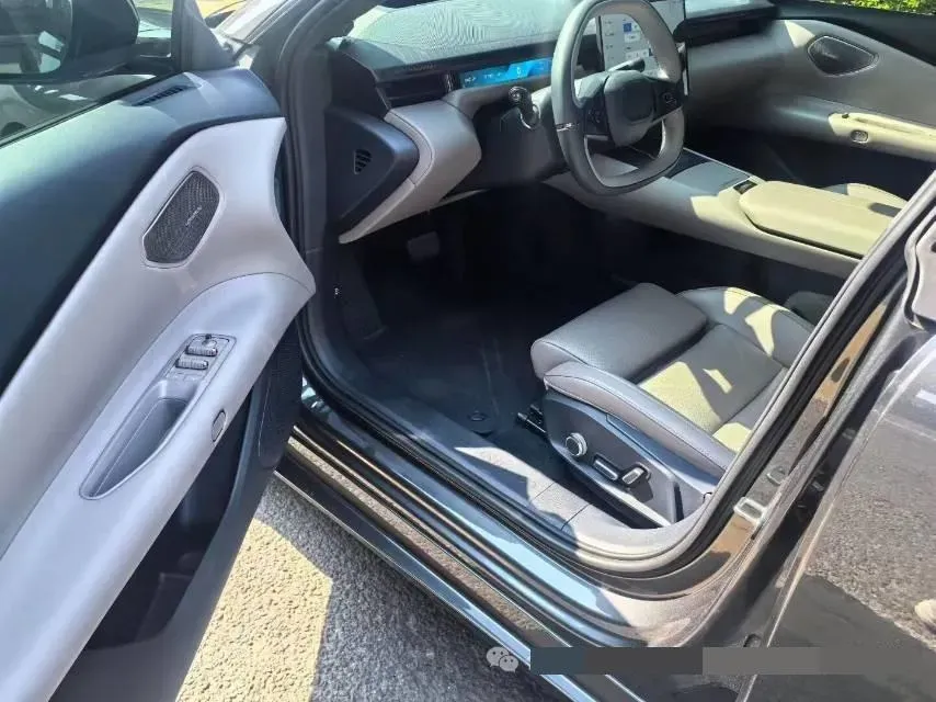 2025 LYNK&CO Z10 BEV 95KWH,autocango,china used car exporter,china ev exporter,chinese used car exporter,chinese used ev exporter