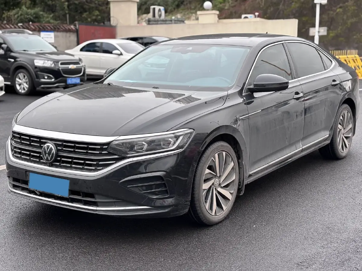 2023 Volkswagen Passat 2.0T 186HP L4 7DCT