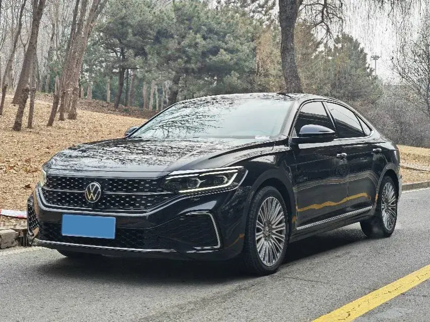 2023 Volkswagen Passat 2.0T 186HP L4 7DCT