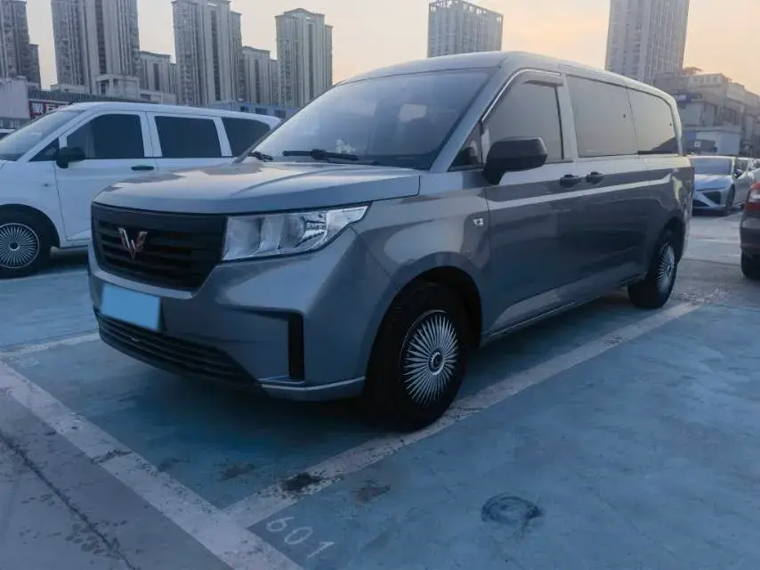 2022 WuLing ZhengChen 2.0L 136HP L4 6MT