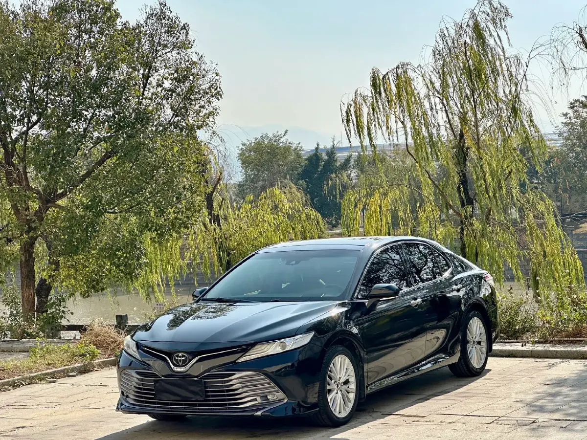 2019 Toyota Camry 2.5L 209HP L4 8AT