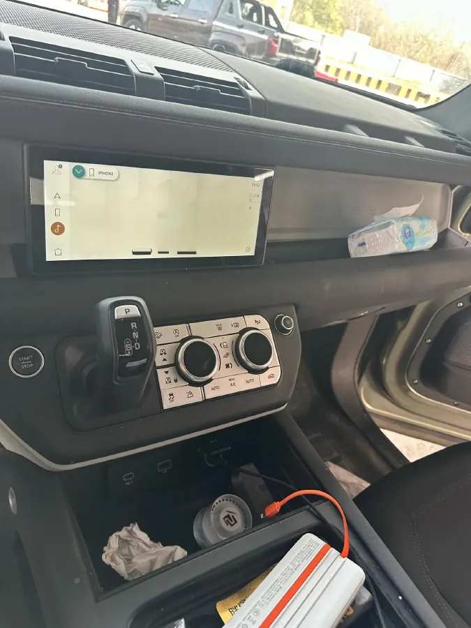 2021 Land Rover Defender 3.0T 400HP L6 8AT,autocango,china used car exporter,china ev exporter,chinese used car exporter,chinese used ev exporter