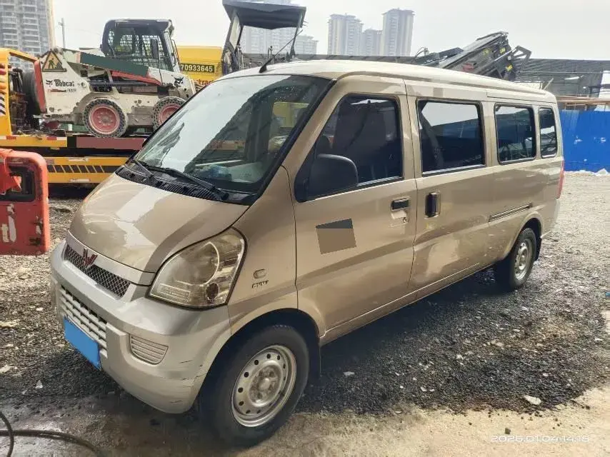 2017 WuLing RongGuang 1.5L 107HP L4 5MT