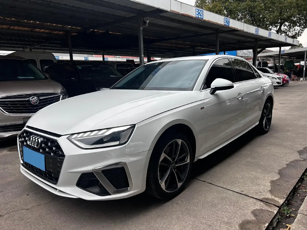 2023 Audi A4L 2.0T 190HP L4 7DCT