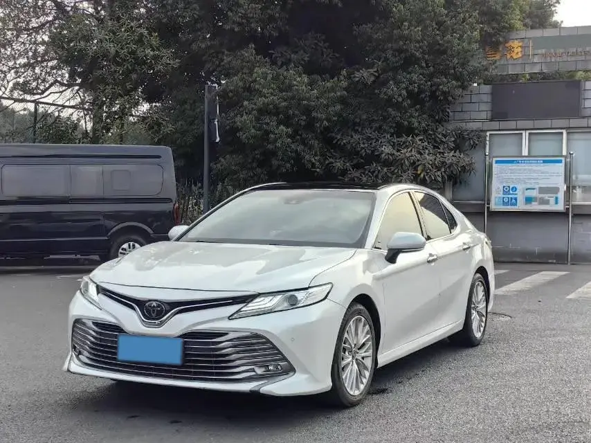 2019 Toyota Camry 2.5L 209HP L4 8AT