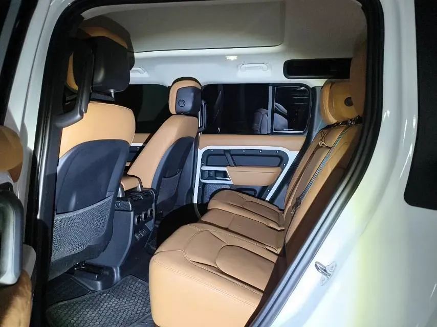 2024 Land Rover Defender 3.0T 400HP L6 8AT,autocango,china used car exporter,china ev exporter,chinese used car exporter,chinese used ev exporter