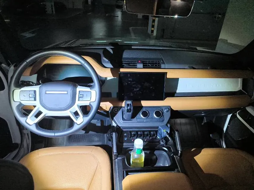 2024 Land Rover Defender 3.0T 400HP L6 8AT,autocango,china used car exporter,china ev exporter,chinese used car exporter,chinese used ev exporter