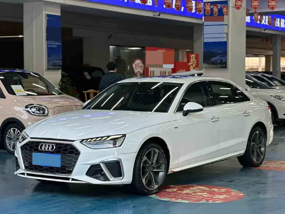 2022 Audi A4L 2.0T 190HP L4 7DCT