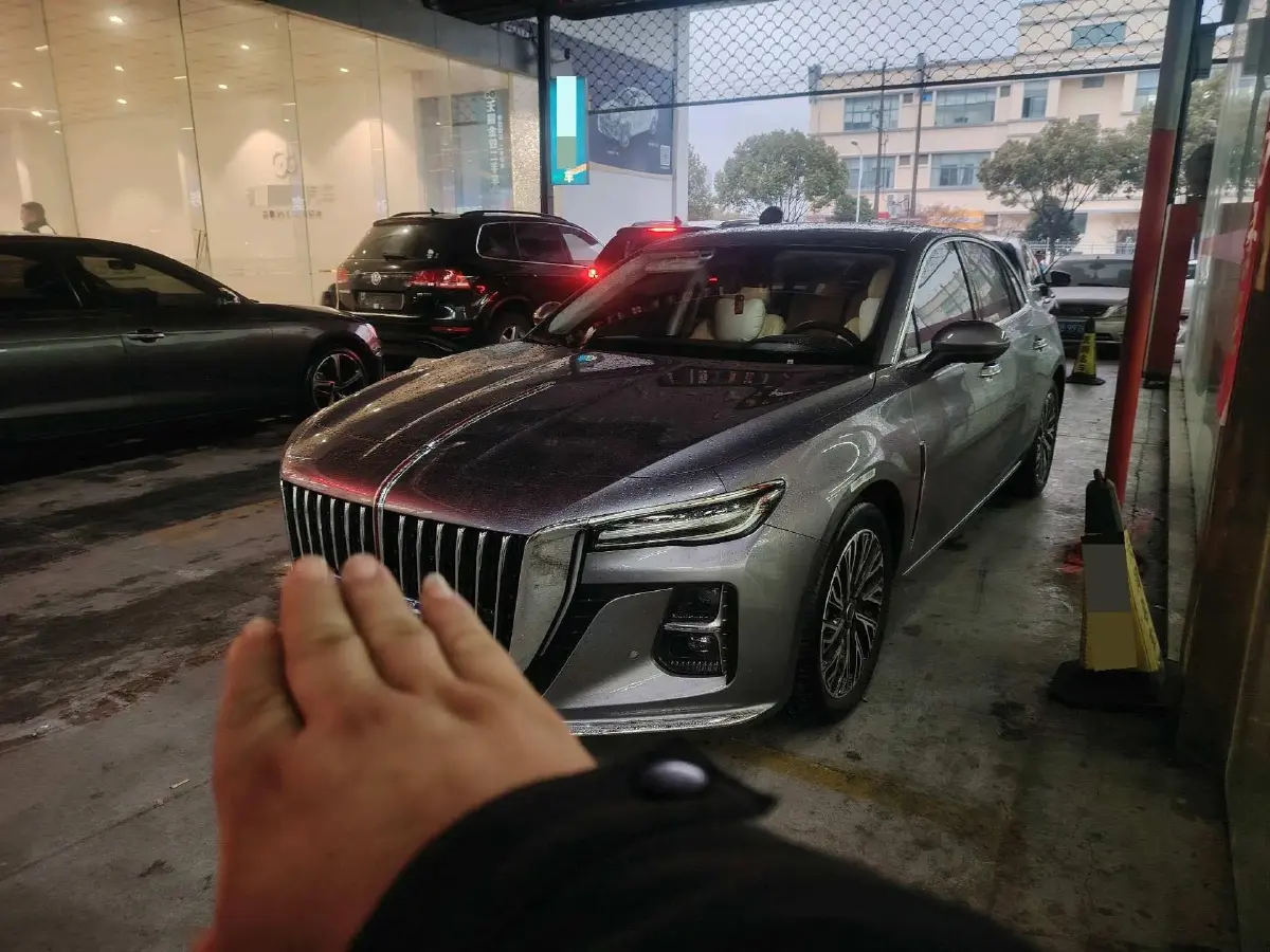 2025 HongQi H5 2.0T 224HP L4 8AT