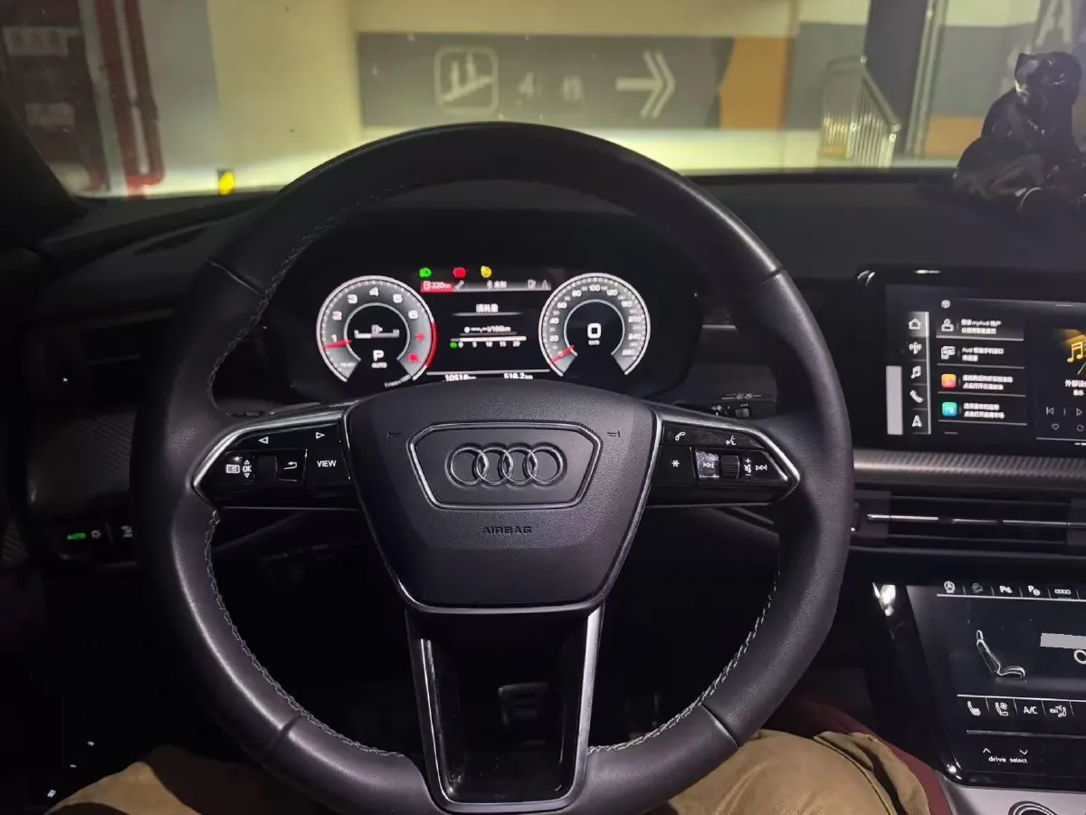 2024 Audi Q6 2.0T 265HP L4 7DCT,autocango,china used car exporter,china ev exporter,chinese used car exporter,chinese used ev exporter