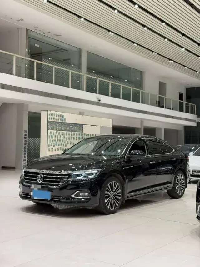 2019 Volvo V40 1.5T 152HP L4 6AT