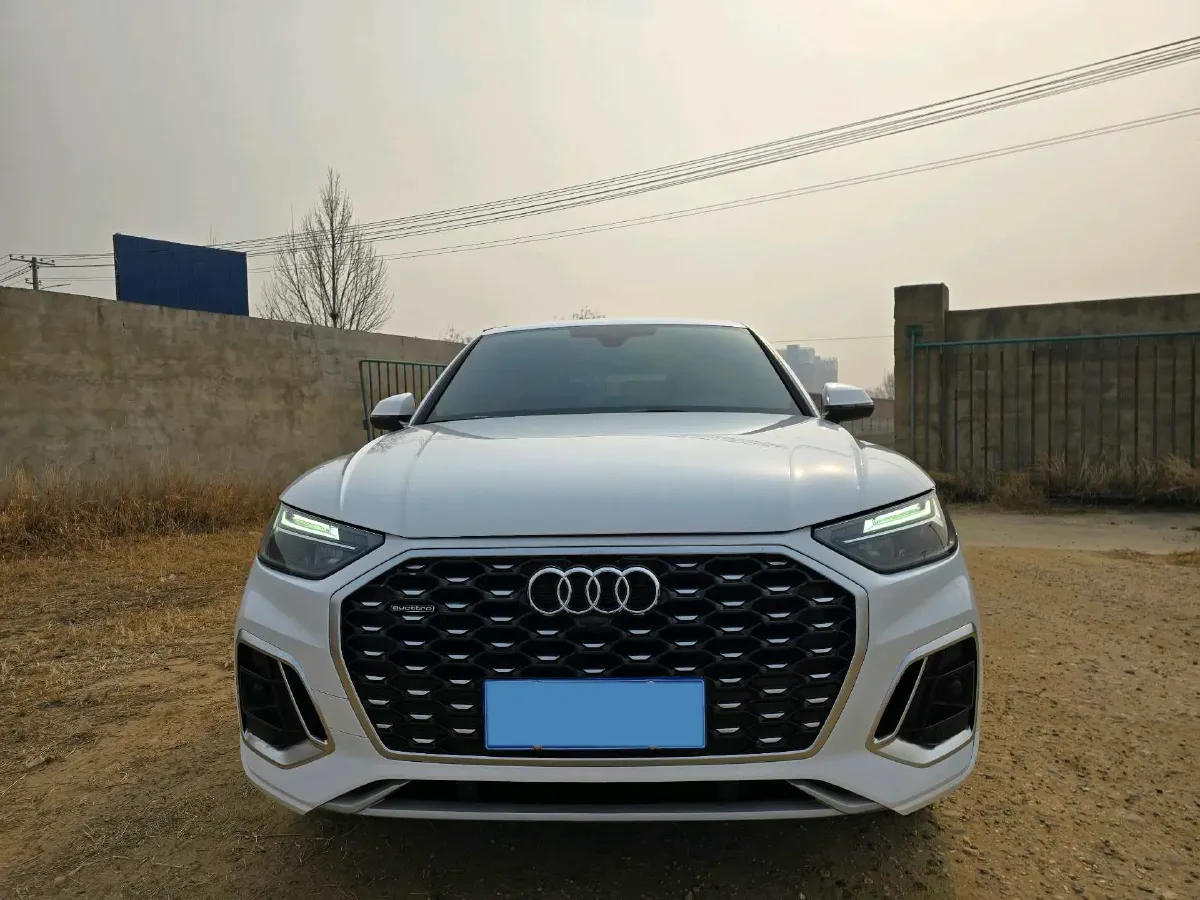 2022 Audi Q5L Sportback 2.0T 190HP L4 7DCT,autocango,china used car exporter,china ev exporter,chinese used car exporter,chinese used ev exporter