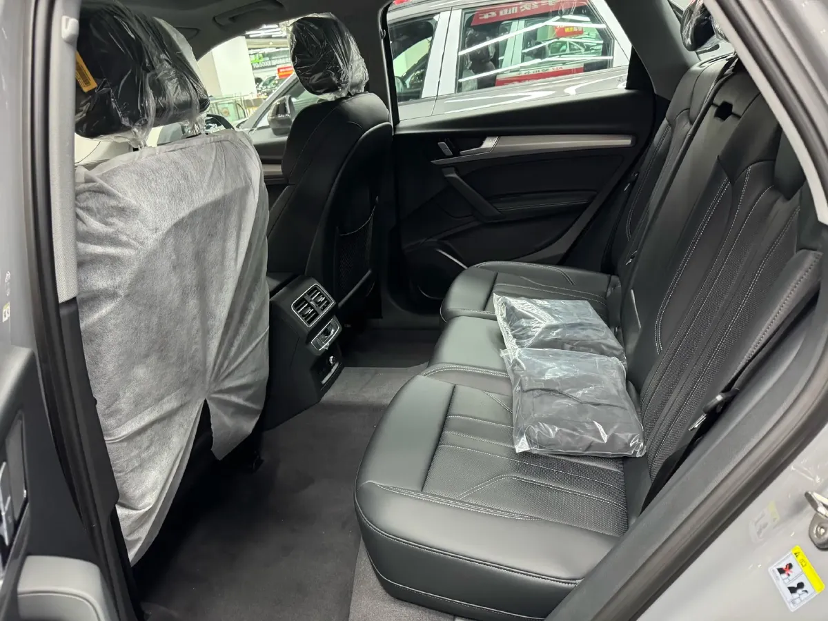 2025 Audi Q5L Sportback 2.0T 190HP L4 7DCT,autocango,china used car exporter,china ev exporter,chinese used car exporter,chinese used ev exporter