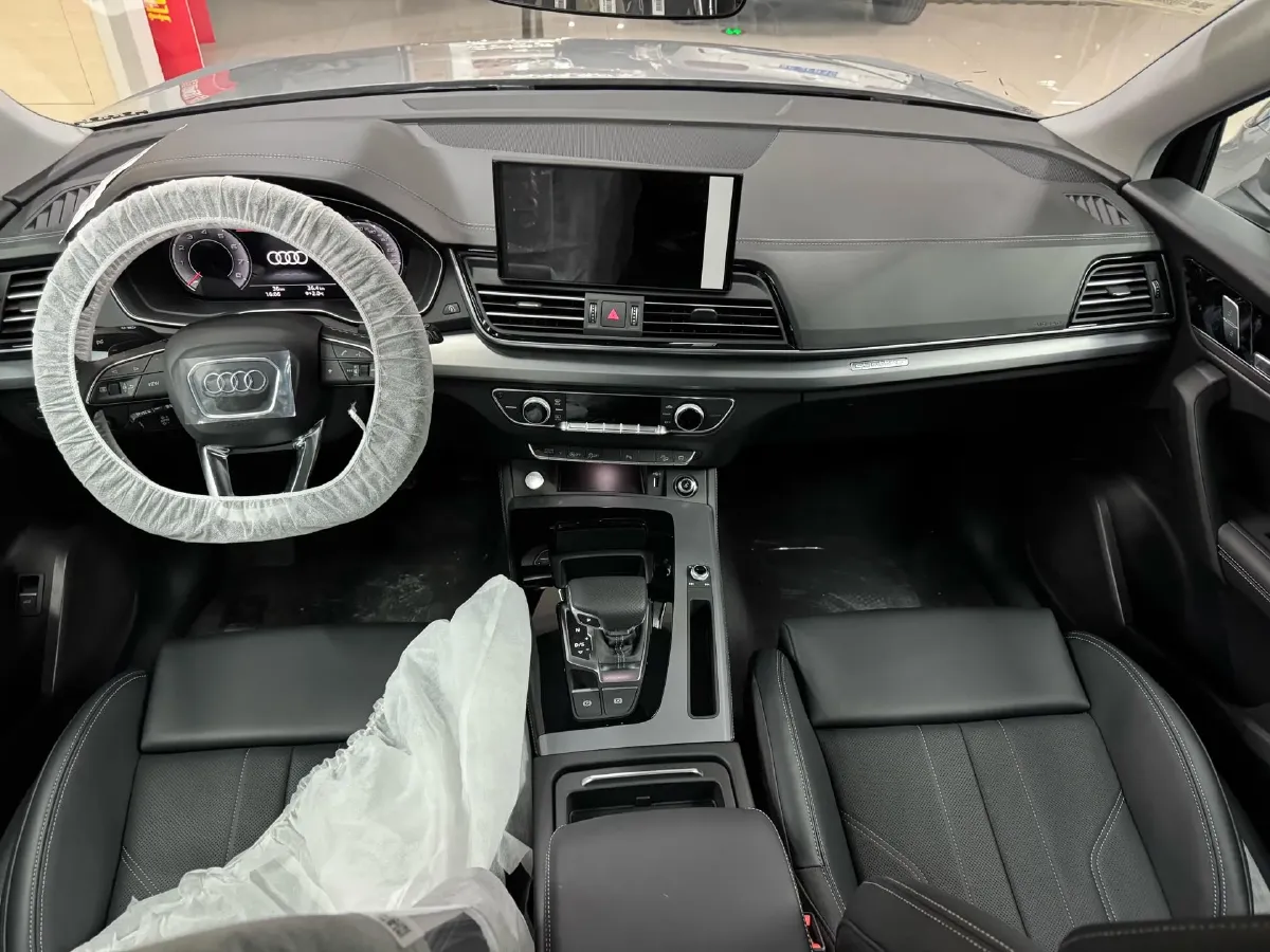 2025 Audi Q5L Sportback 2.0T 190HP L4 7DCT,autocango,china used car exporter,china ev exporter,chinese used car exporter,chinese used ev exporter