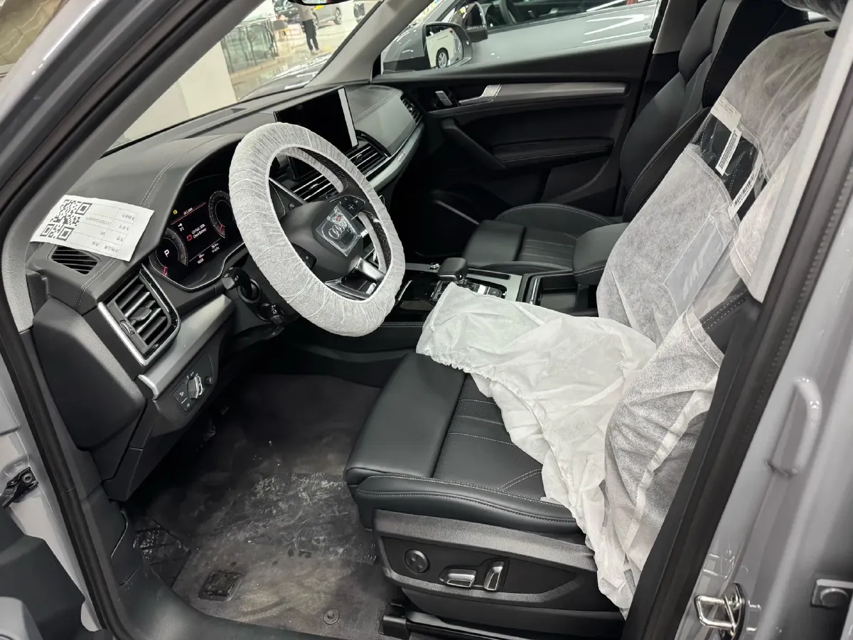 2025 Audi Q5L Sportback 2.0T 190HP L4 7DCT,autocango,china used car exporter,china ev exporter,chinese used car exporter,chinese used ev exporter