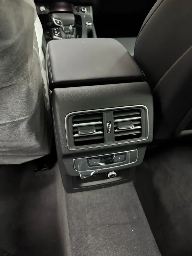 2025 Audi Q5L Sportback 2.0T 190HP L4 7DCT,autocango,china used car exporter,china ev exporter,chinese used car exporter,chinese used ev exporter