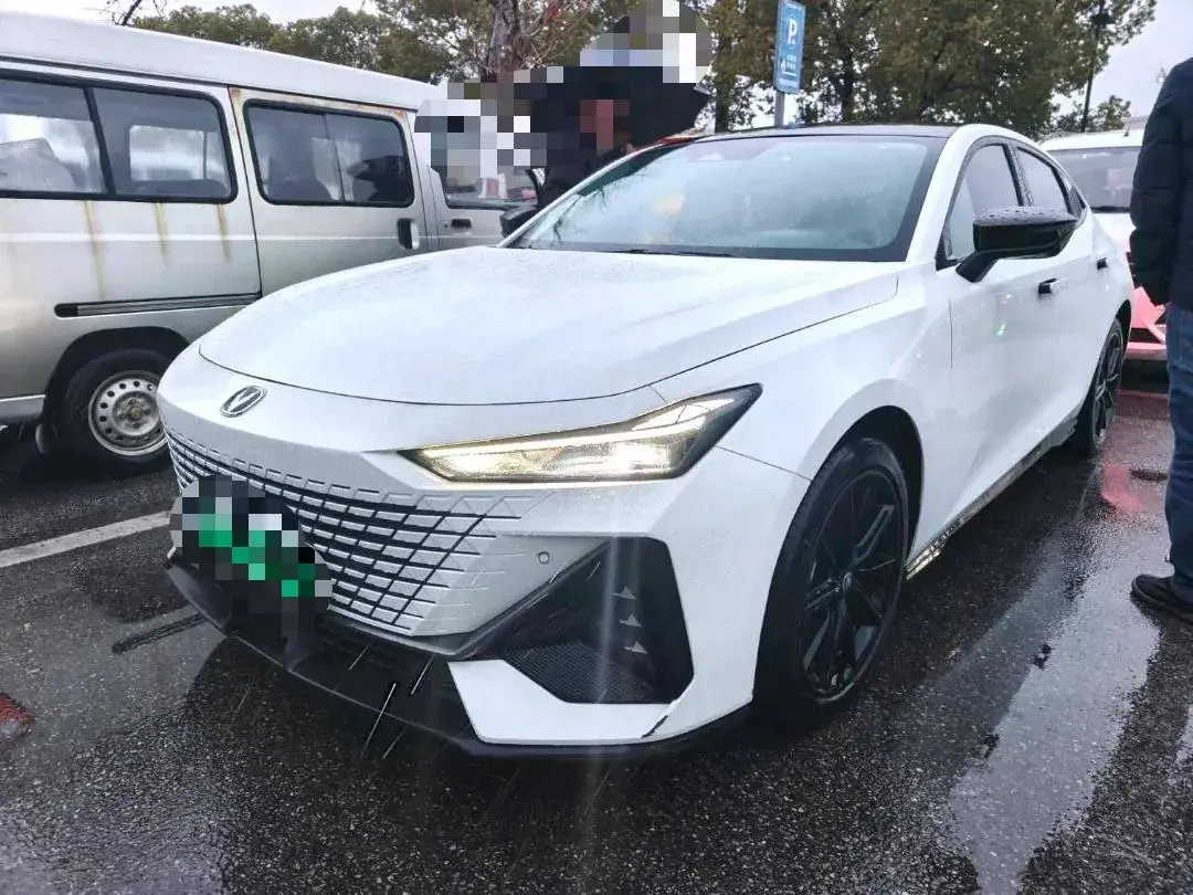 2023 ChangAn UNI-V iDD 1.5T 170HP L4 6TCT PHEV 18.4KWH