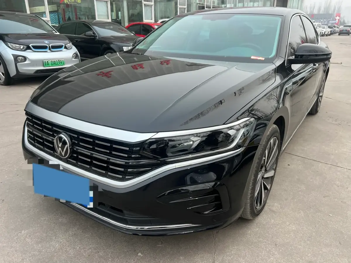 2023 Volkswagen Passat 2.0T 186HP L4 7DCT