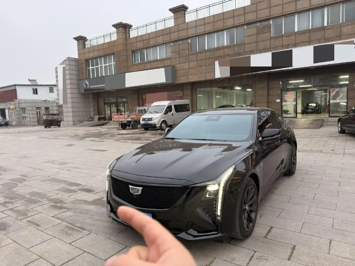 2025 Cadillac CT5 2.0T 237HP L4 10AT