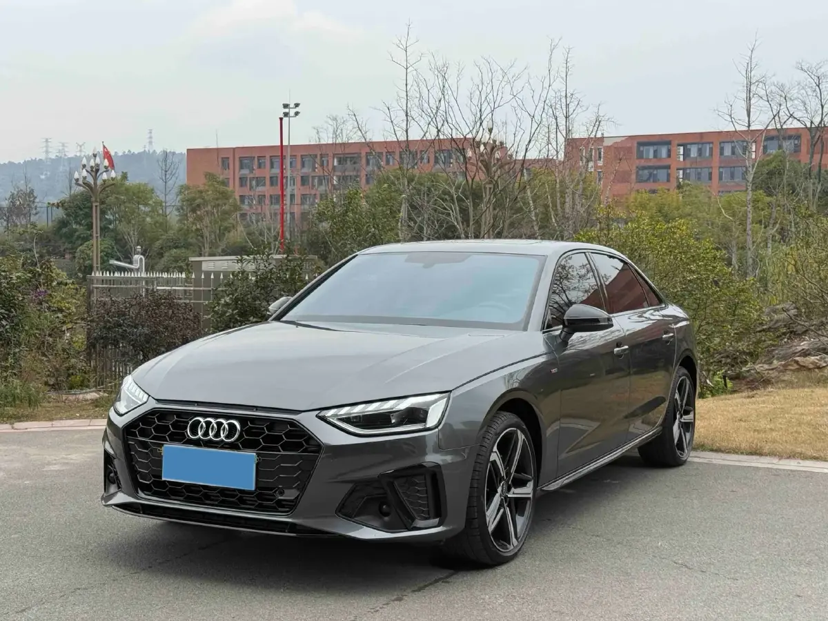 2023 Audi A4L 2.0T 190HP L4 7DCT