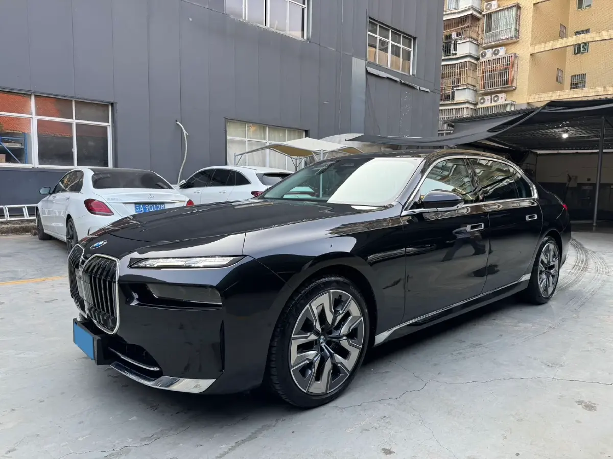 2023 BMW 7 Series 3.0T 381HP L6 8AT