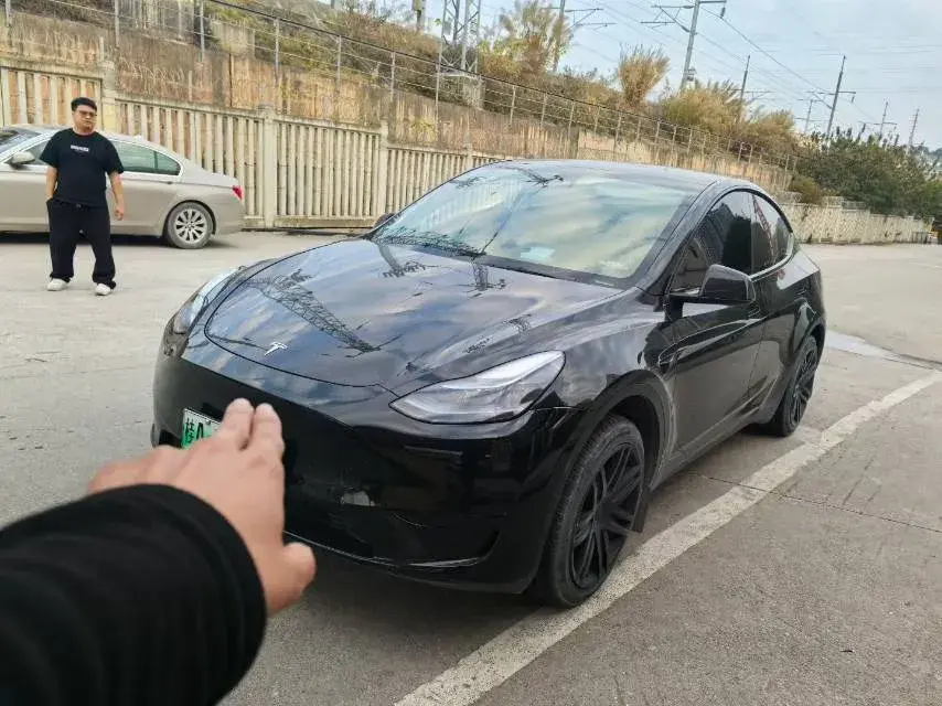2022 Tesla Model Y BEV 60KWH