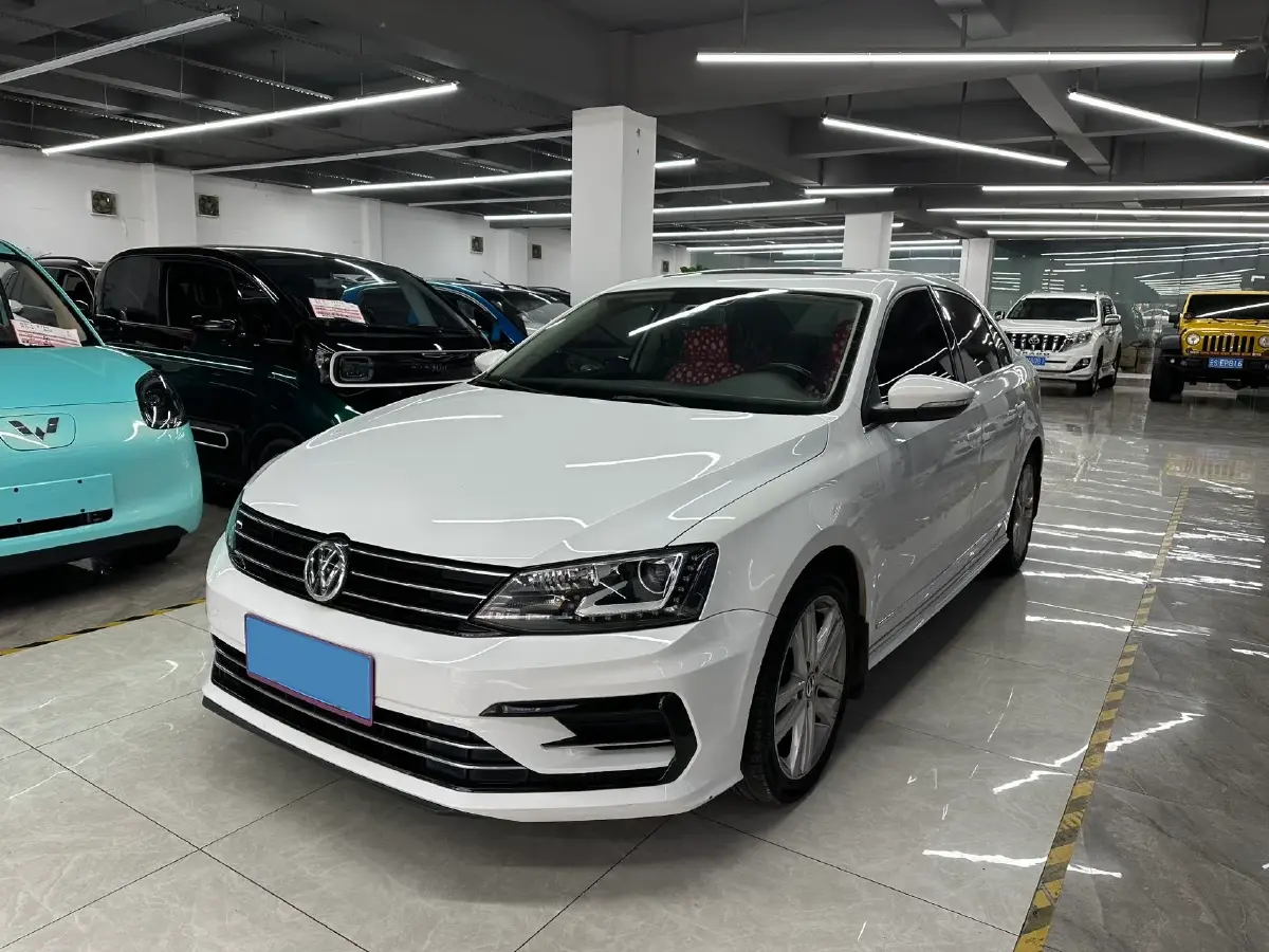 2018 Volkswagen Sagitar 1.4T 150HP L4 7DCT